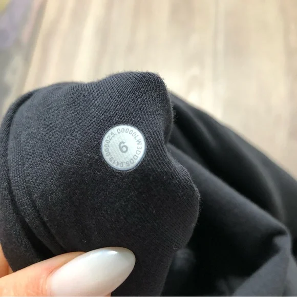Lululemon Scuba 1/2 Zip Black - Picture 4 of 5